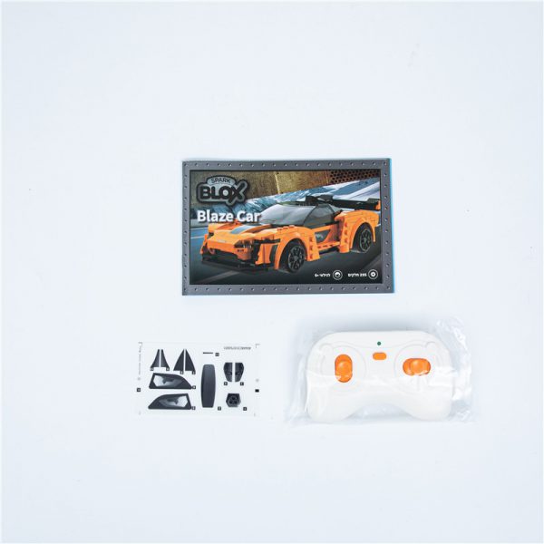 מכונית ספורט כתומה עם שלט BLOX 6