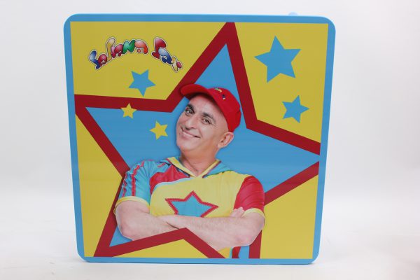 שולחן עץ עם שני כסאות יובל המבולבל 2